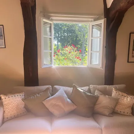 Semesterbostad Charmful Family House 5 Min From The Blosseville