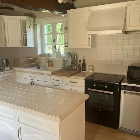 Semesterbostad Charmful Family House 5 Min From The Blosseville