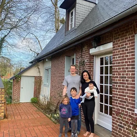 Semesterbostad Charmful Family House 5 Min From The