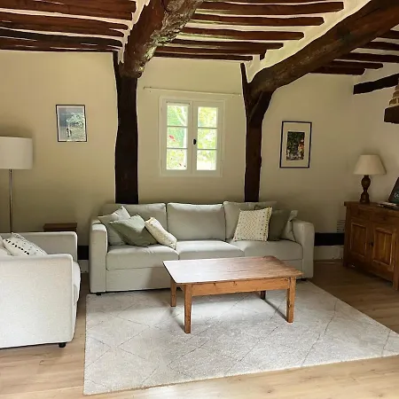 Semesterbostad Charmful Family House 5 Min From The